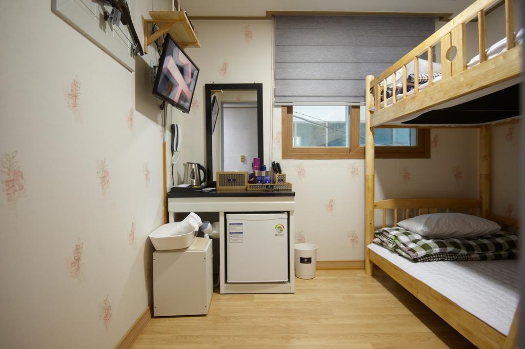 Dorcas Tourist Hostel Tongyeong Ngoại thất bức ảnh