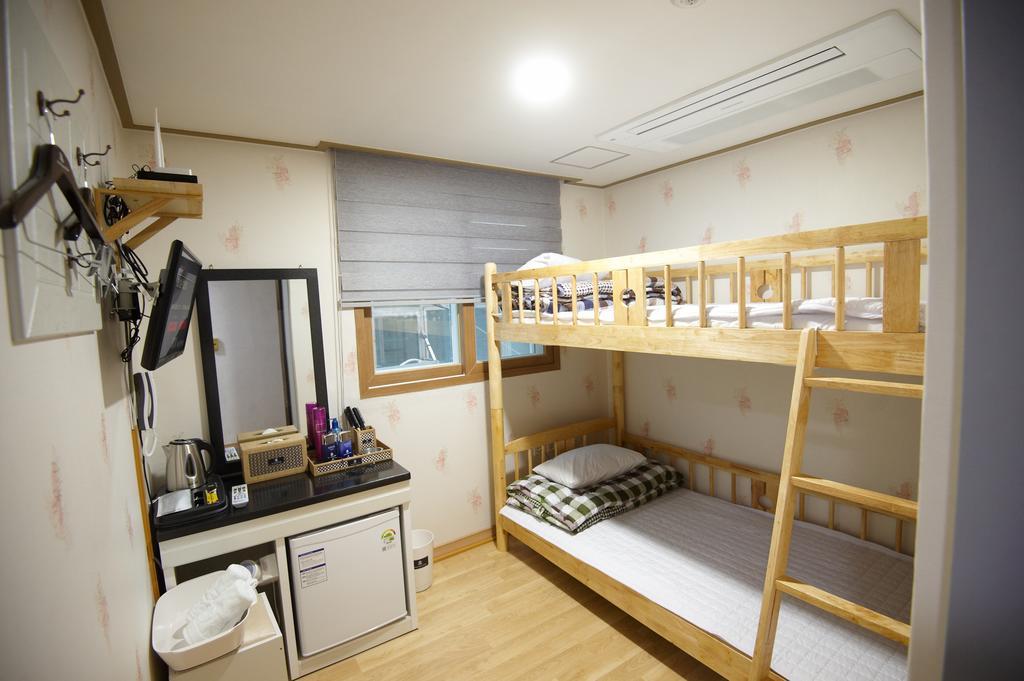 Dorcas Tourist Hostel Tongyeong Ngoại thất bức ảnh