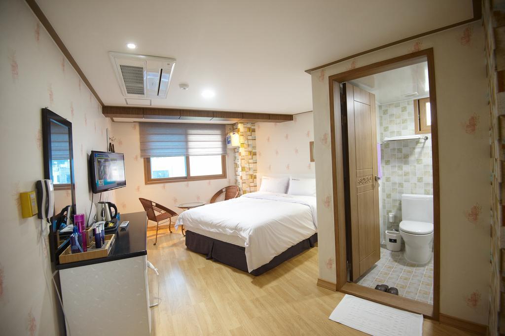Dorcas Tourist Hostel Tongyeong Ngoại thất bức ảnh
