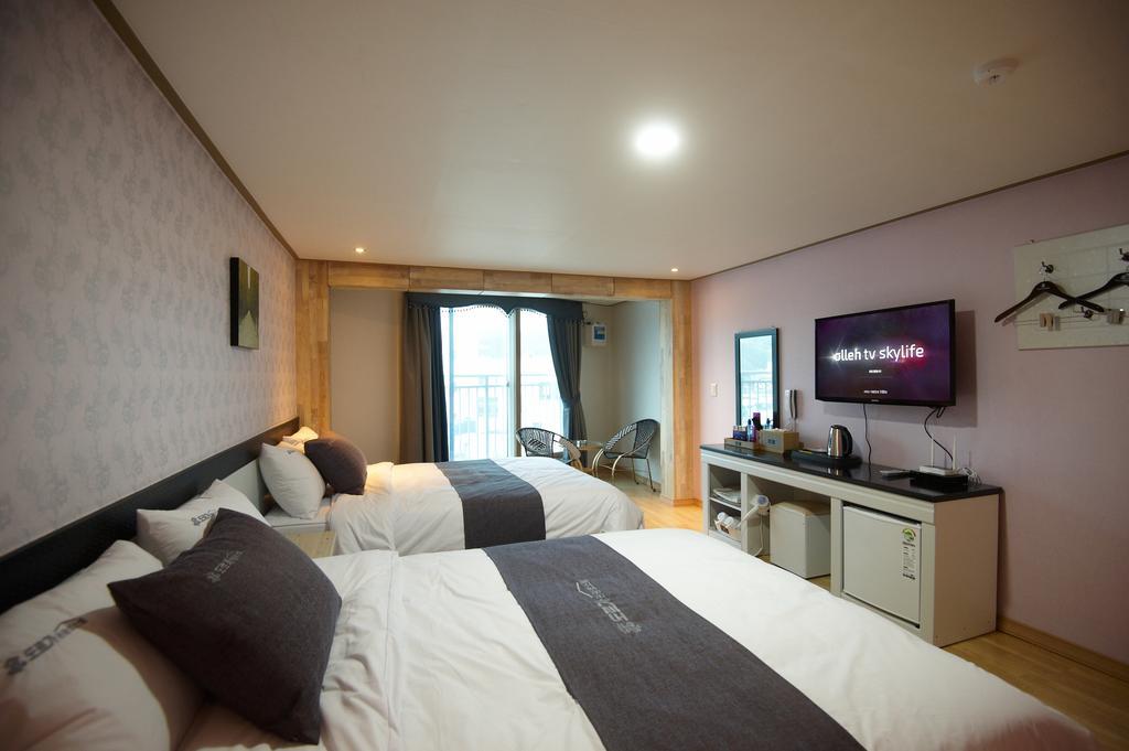 Dorcas Tourist Hostel Tongyeong Ngoại thất bức ảnh